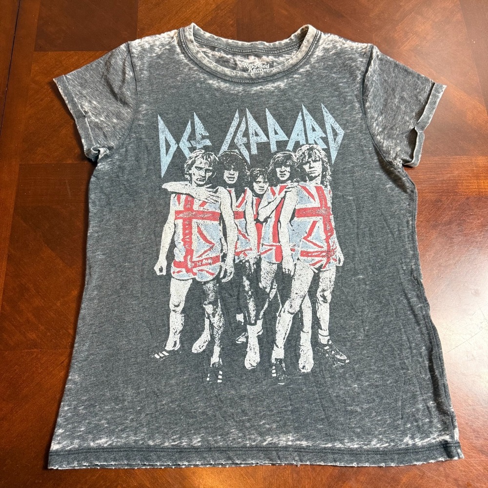 Recycled Karma Def Leppard Graphic Band T Shirt Women's Gray Acid Wash Size M